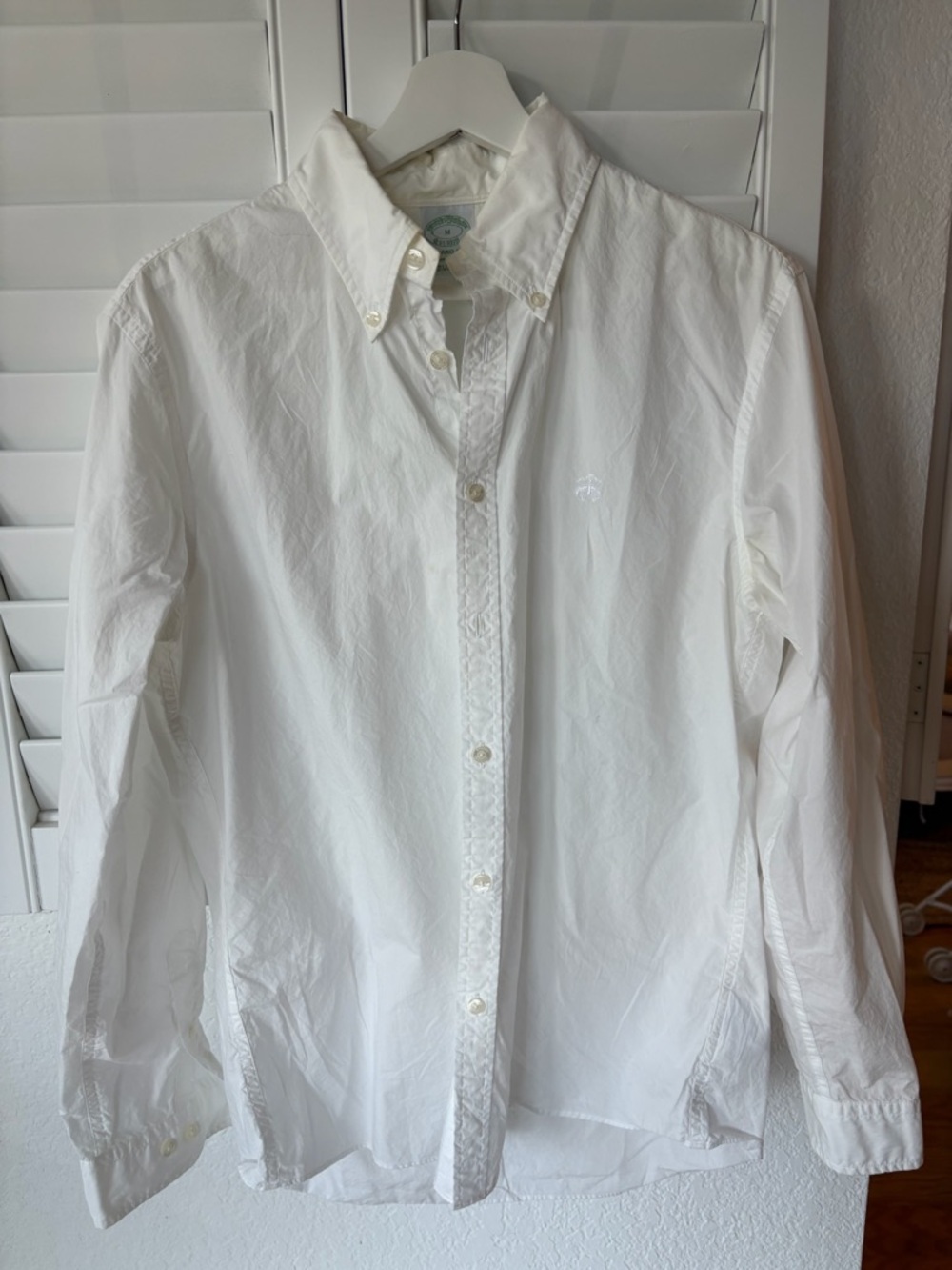 Brooks Brothers White Button-Down lightweight Oxford Shirt